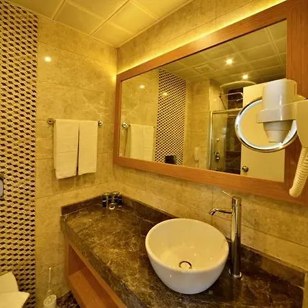 Dolphin Family Hotel 3* Αλάνια